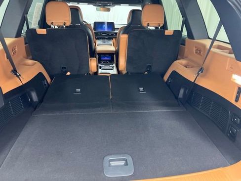 Used 2025 Lincoln Aviator Black Label AWD/4WD image 9