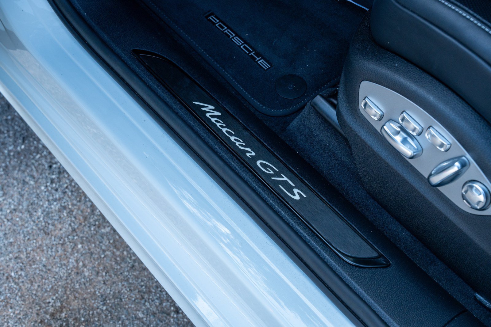 Certified 2024 Porsche Macan GTS AWD/4WD image 23