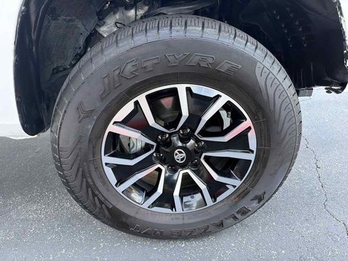 Used 2020 Toyota Tacoma SR AWD/4WD image 35