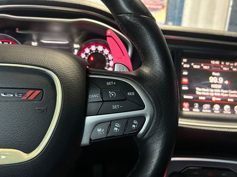 Used 2016 Dodge Challenger R/T Scat Pack w/ Leather Interior Group image 18