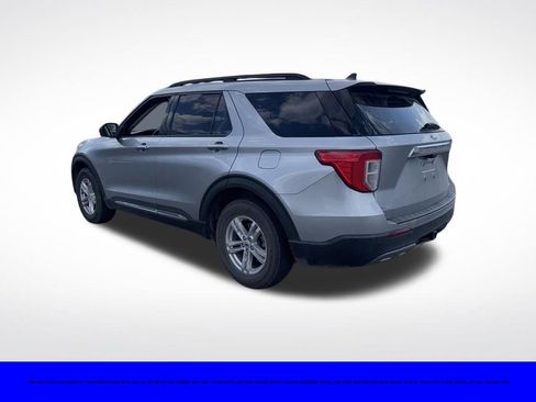 Used 2021 Ford Explorer XLT w/ Equipment Group 202A image 3