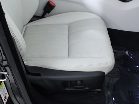 Used 2023 Land Rover Range Rover Velar R-Dynamic S image 17