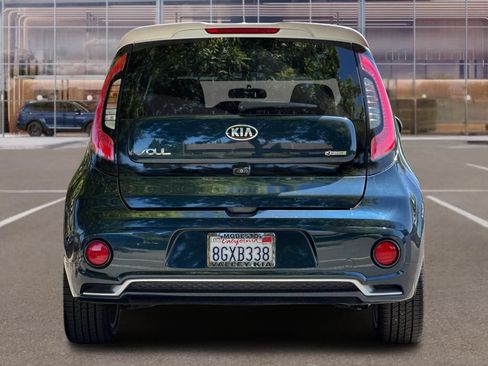 Used 2018 Kia Soul + FWD image 5