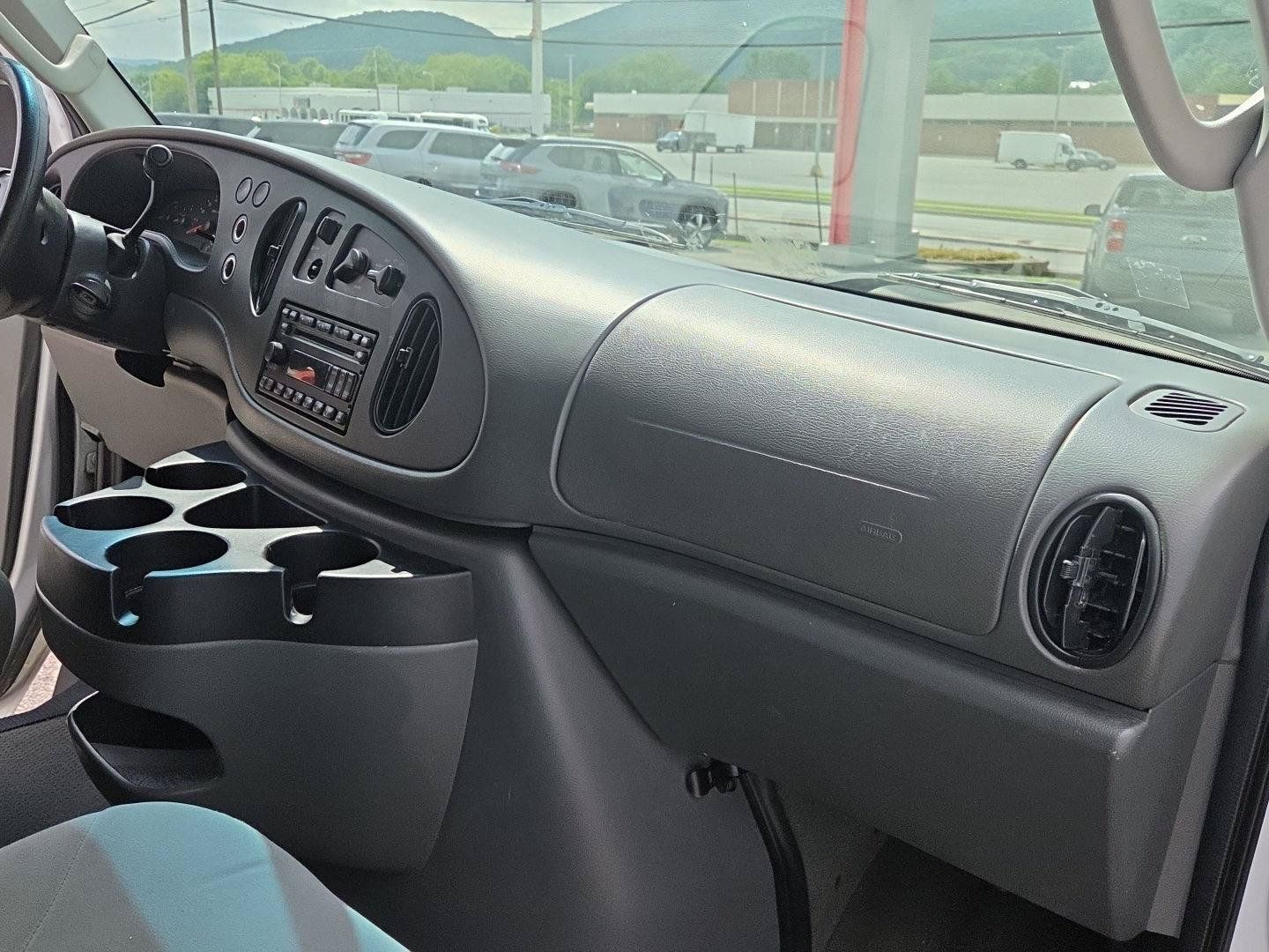 Used 2007 Ford E-350 and Econoline 350 XLT RWD image 15