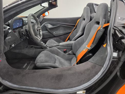 Used 2022 McLaren 720S Spider image 6
