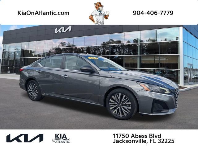Used 2025 Nissan Altima 2.5 SV FWD image 1
