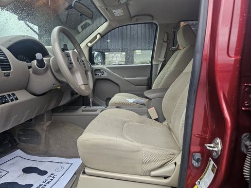 Used 2016 Nissan Frontier SV image 10