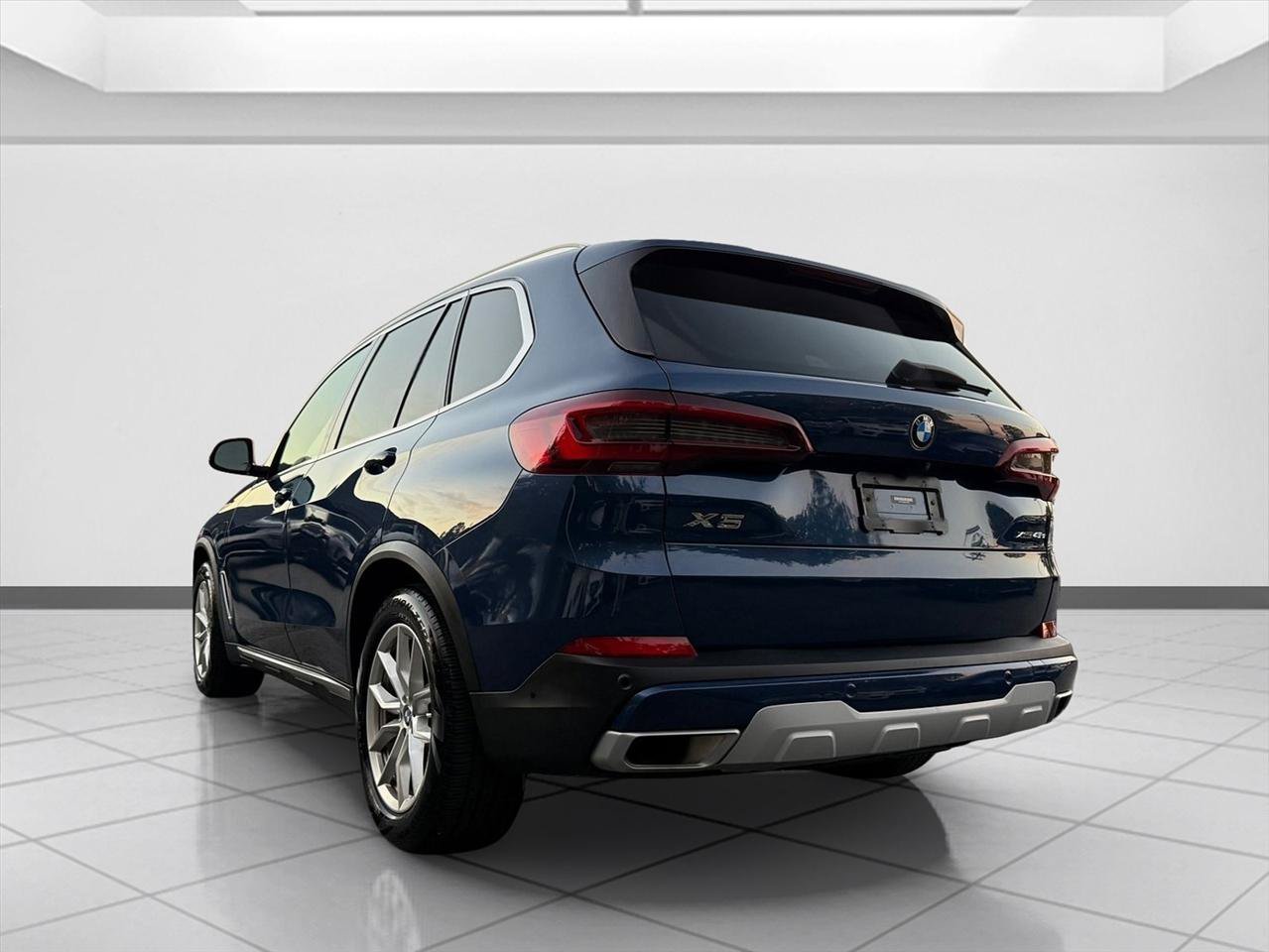 Used 2021 BMW X5 xDrive45e w/ Premium Package AWD/4WD image 3