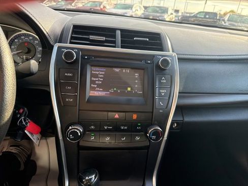 Used 2017 Toyota Camry XLE image 10