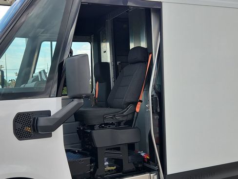 Used 2024 Chevrolet Brightdrop 400 w/ Commercial Equipment Package AWD/4WD image 12