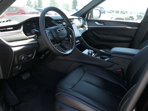 New 2025 Jeep Grand Cherokee Limited w/ Black Appearance Package image 7