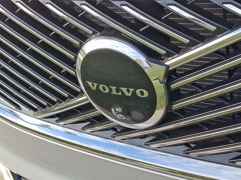 Used 2025 Volvo XC90 B5 Plus image 6