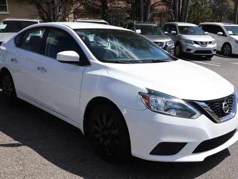 Used 2019 Nissan Sentra S image 3