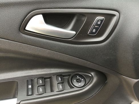 Used 2016 Ford Escape SE image 9