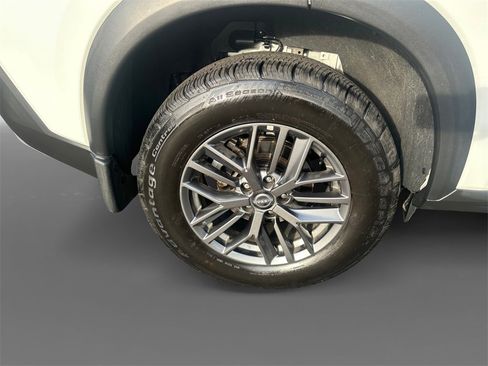 Used 2023 Nissan Rogue S image 10