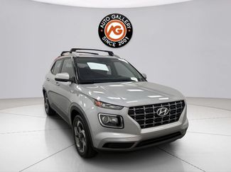 Used 2025 Hyundai Venue SEL FWD video 1
