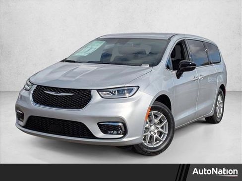 New 2026 Chrysler Pacifica Select image 1