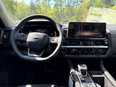 New 2026 Nissan Pathfinder Platinum image 4