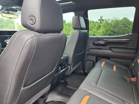 Used 2024 GMC Sierra 1500 AT4 w/ Technology Package AWD/4WD image 15