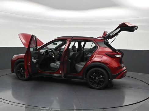 Used 2023 Nissan Kicks SR w/ SR Premium Package FWD image 34