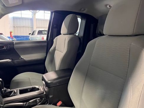 Used 2016 Toyota Tacoma SR5 image 17
