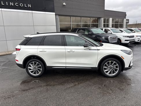 New 2026 Lincoln Corsair Premiere image 8