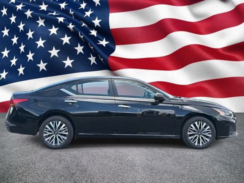Used 2025 Nissan Altima 2.5 SV AWD/4WD image 4