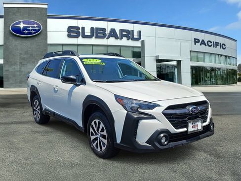 Certified 2025 Subaru Outback Premium AWD/4WD image 1
