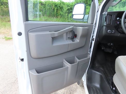 Used 2017 Chevrolet Express 3500 LT w/ LT Preferred Equipment Group RWD image 24