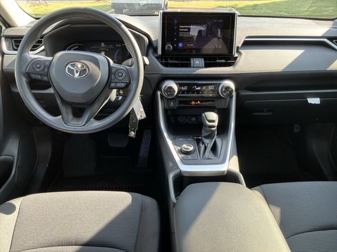 Used 2025 Toyota RAV4 LE AWD/4WD image 28
