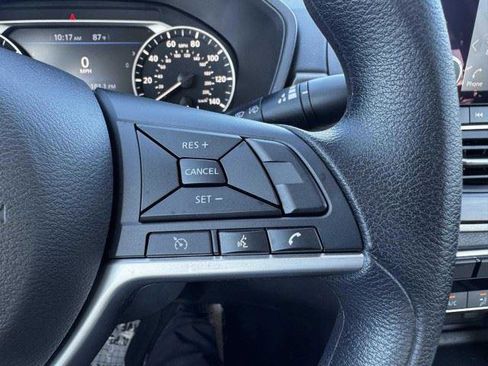 Used 2025 Nissan Altima 2.5 SV FWD image 19
