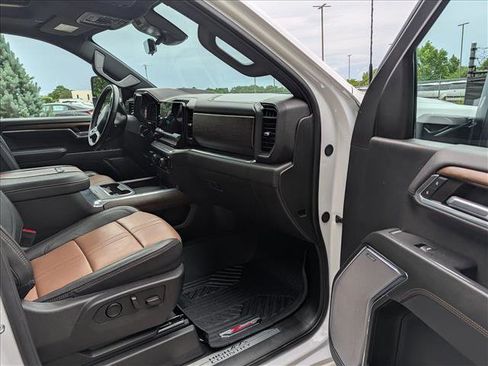 Used 2024 Chevrolet Silverado 2500 High Country w/ High Country Premium Package AWD/4WD image 13