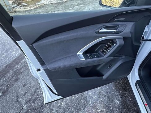 New 2025 Audi SQ5 Premium Plus image 8