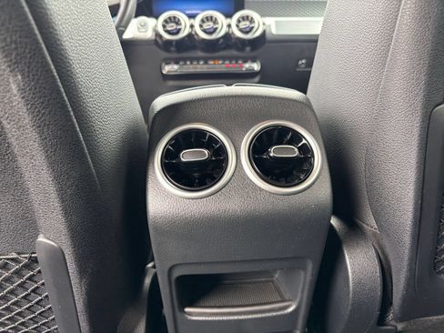 Used 2025 Mercedes-Benz GLB 250 image 25