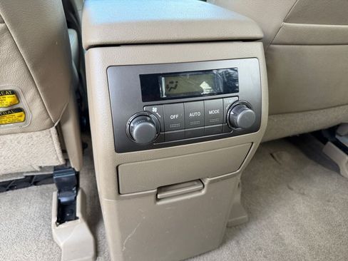Used 2010 Toyota Highlander Limited w/ Extra Value Pkg 3 AWD/4WD image 32