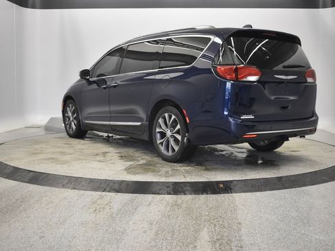 Used 2017 Chrysler Pacifica Limited image 6