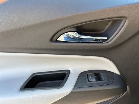 Used 2020 Chevrolet Equinox LS image 36