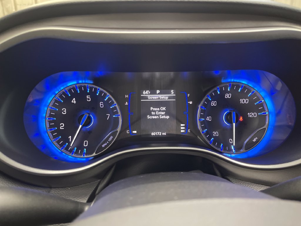 Used 2020 Chrysler Pacifica Touring w/ Cold Weather Group FWD image 25