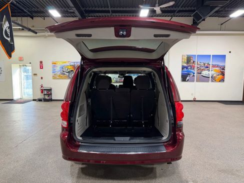 Used 2019 Dodge Grand Caravan SE image 19