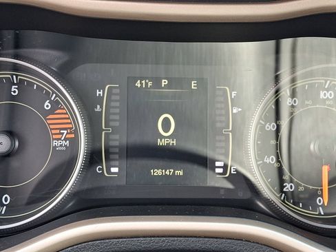 Used 2018 Jeep Cherokee Latitude w/ Cold Weather Group image 19