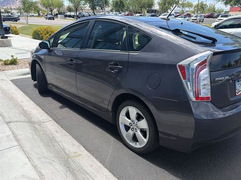 Used 2012 Toyota Prius Five FWD image 3