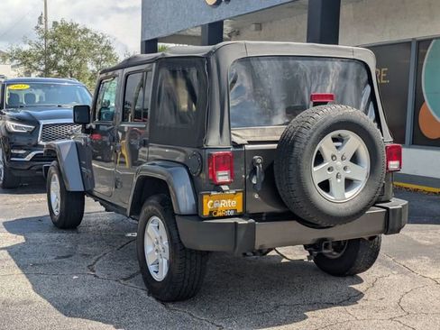 Used 2017 Jeep Wrangler Unlimited Sahara w/ Connectivity Group AWD/4WD image 7