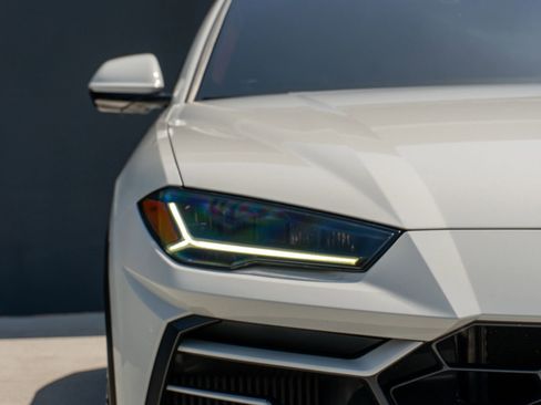 Used 2020 Lamborghini Urus AWD/4WD image 24