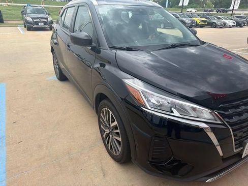 Used 2024 Nissan Kicks SV FWD image 2