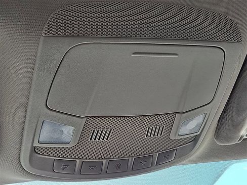 Used 2018 Ford Fusion SE w/ Fusion SE Technology Package image 24