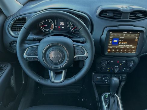New 2023 Jeep Renegade Latitude w/ Premium Group image 11