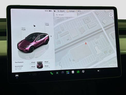 Used 2023 Tesla Model Y Long Range AWD/4WD image 21