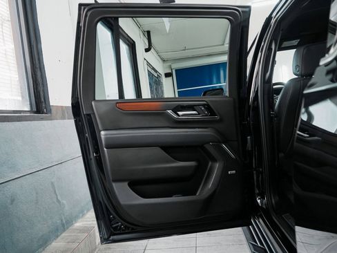 Used 2025 GMC Yukon XL Denali image 13