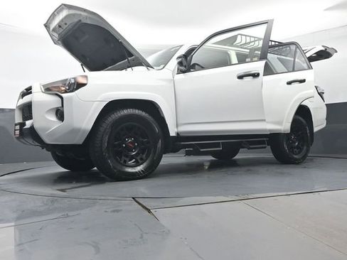 Certified 2021 Toyota 4Runner Venture w/ Moonroof Package AWD/4WD image 46