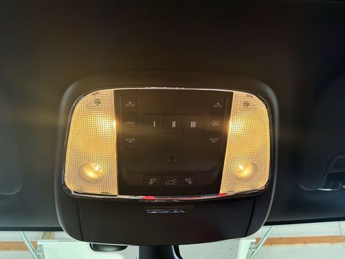 Used 2020 Jeep Grand Cherokee Overland AWD/4WD image 36